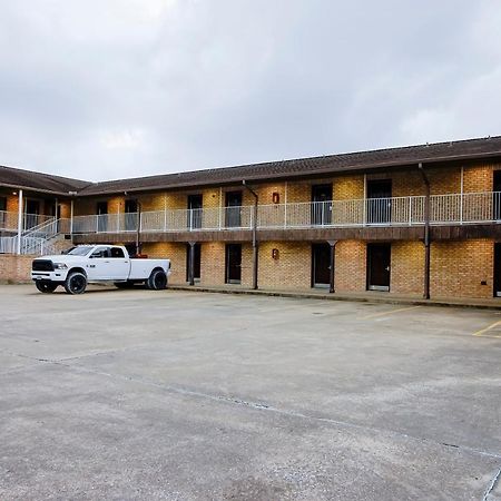 Oyo Pinewood Inn & Suites Silsbee Esterno foto