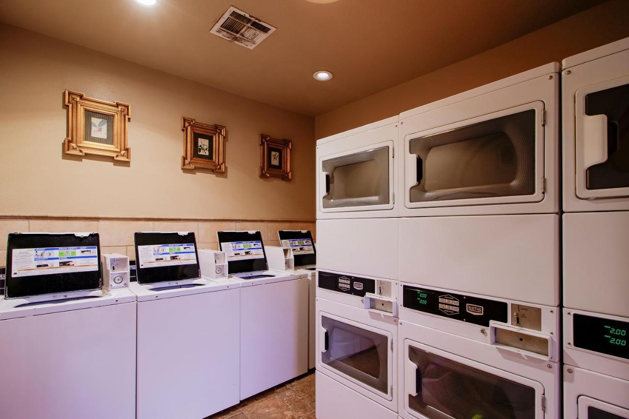 Oyo Pinewood Inn & Suites Silsbee Esterno foto