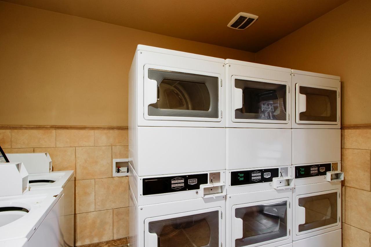 Oyo Pinewood Inn & Suites Silsbee Esterno foto