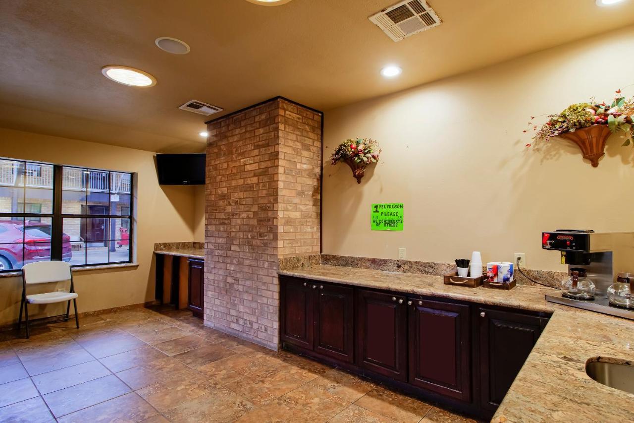Oyo Pinewood Inn & Suites Silsbee Esterno foto