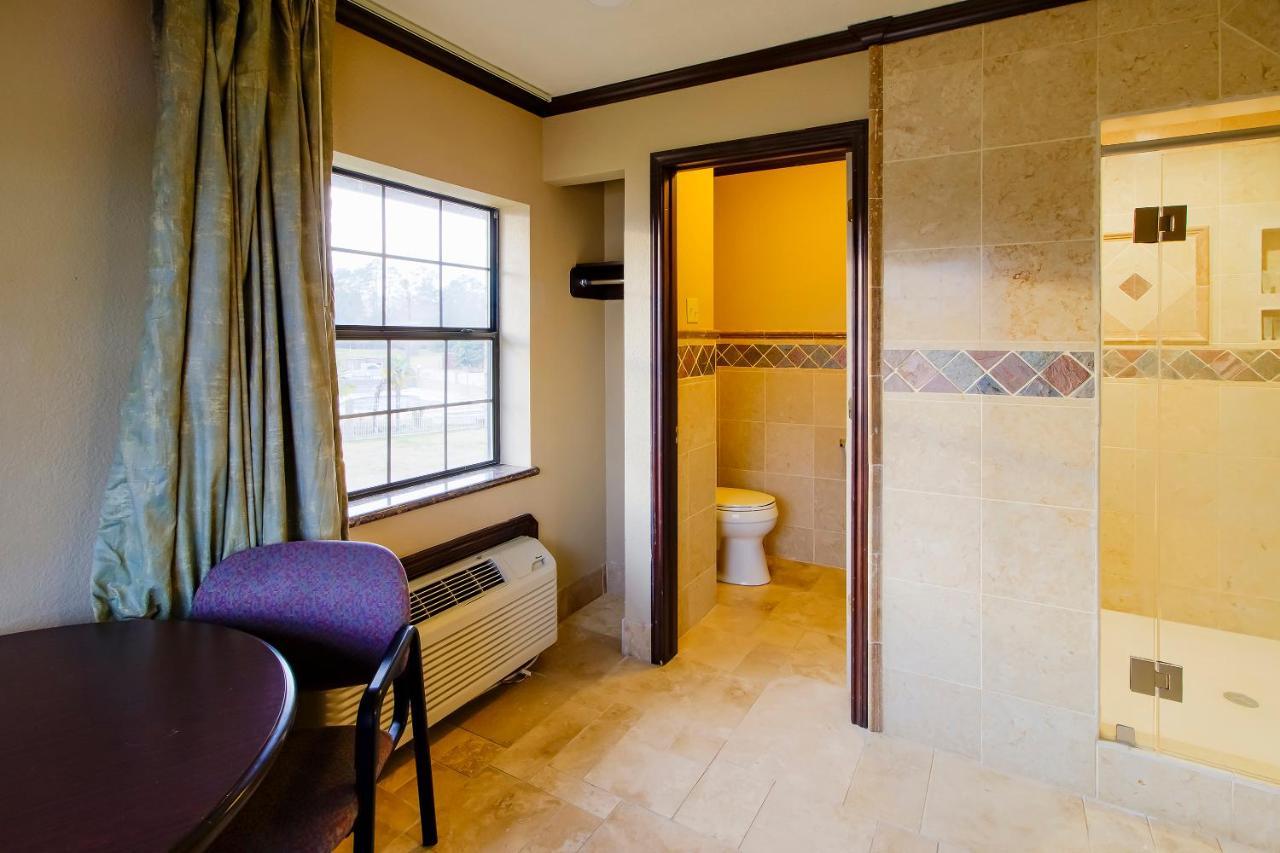 Oyo Pinewood Inn & Suites Silsbee Esterno foto